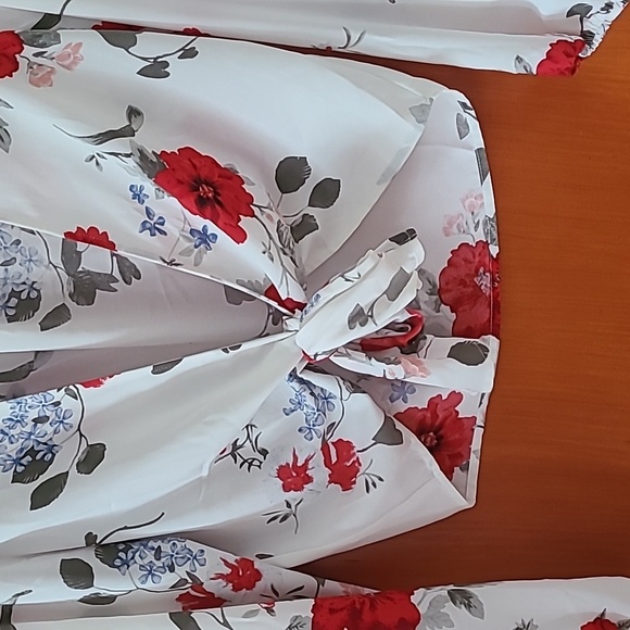 Dynamite Red and White Floral Blouse - Picture 3 of 5